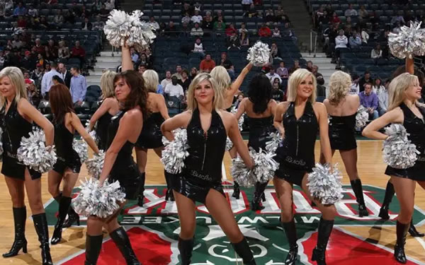 🏀队史首冠！布朗41+5+9 周琦15中12空砍31+10 广厦4-2北京夺冠